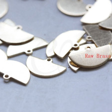 30 Pieces Raw Brass Crescent Charm - Geometry - Half Circle 14x9mm CW-3091C 