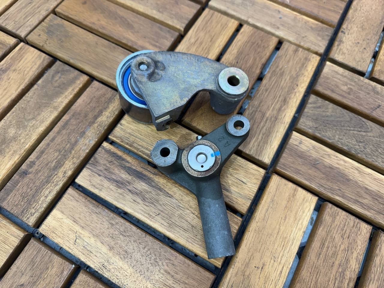 Ferrari Right BELT TIGHTENER + ARM # 157356 + 181253