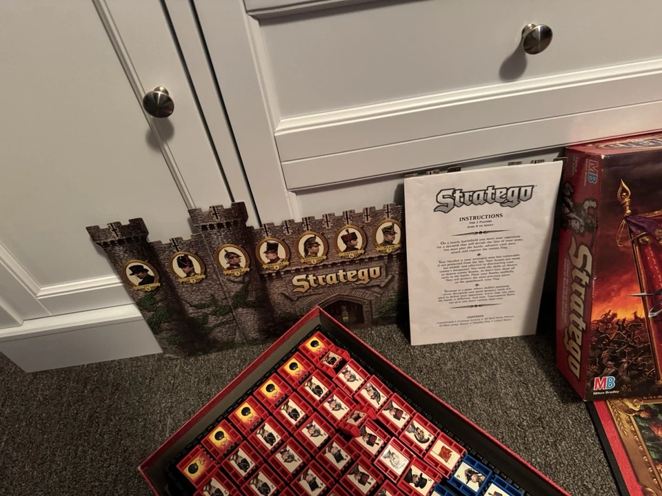 1996 Stratego Milton Bradley Board Game 100% Complete with Fortress Shield - Image 4 of 4