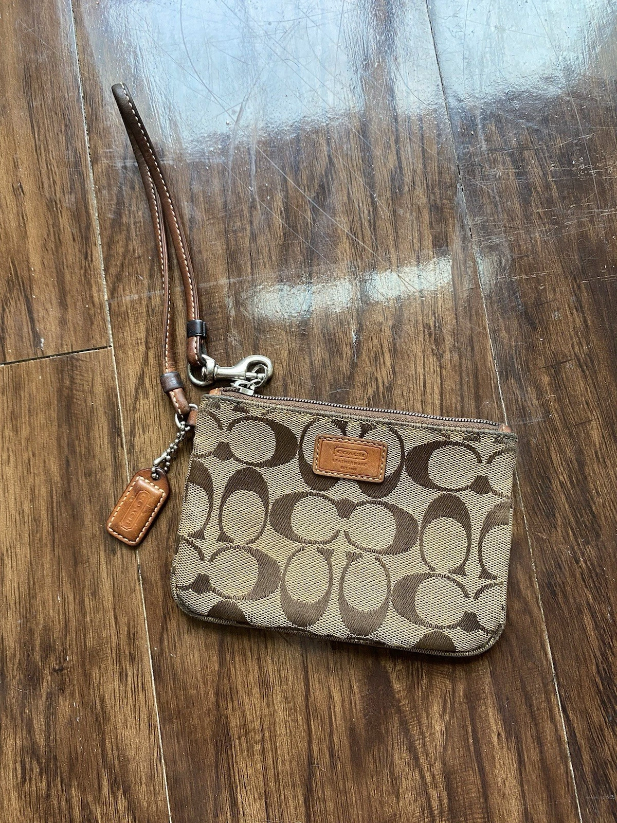 Portafoglio da polso Coach marrone firma C monogramma in tessuto