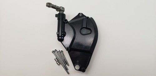 05 06 GSXR 1000  ENGINE SPROCKET COVER W BOLTS - *NICE*