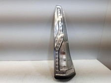 Feu arrière Nissan SERENA