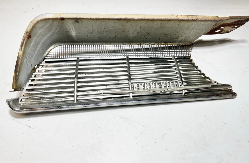 1961 Pontiac передняя решетка Bonneville Catalina, Ventura слева от водителя - Изображение 3 из 4