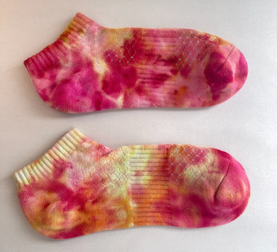 Paquete de calcetines tie dye hechos a mano, colorido juego de 2 calcetines tobilleros para teñir hielo, talla 6-12 Foto 4 de 4