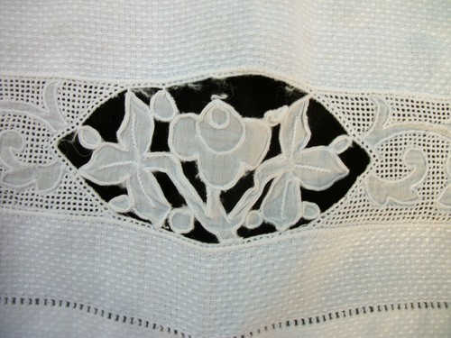 Vintage Kitchen Towel 15" X 21" White w Cutwork & Needlework TW271 - Picture 3 of 6
