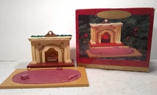 Hallmark The Bearingers Flickering Lighted Fireplace 1993 Christmas Display