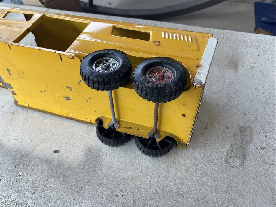 ERTL Co. de colección Remolque para camión de juguete de acero prensado (153/4") ‐ "Vista Dome Horse Van" Foto 3 de 4