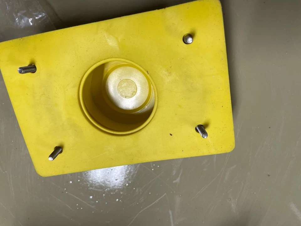 LEVITON 67W81 20A Locking Receptacle 4P 5W 120/208Vac L21-20R Yl - Image 3 of 4