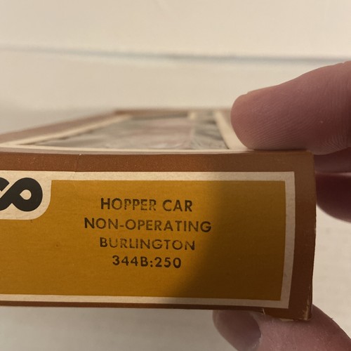 TYCO HO SCALE #344B BURLINGTON NON OPERATING HOPPER CAR - Picture 5 of 6