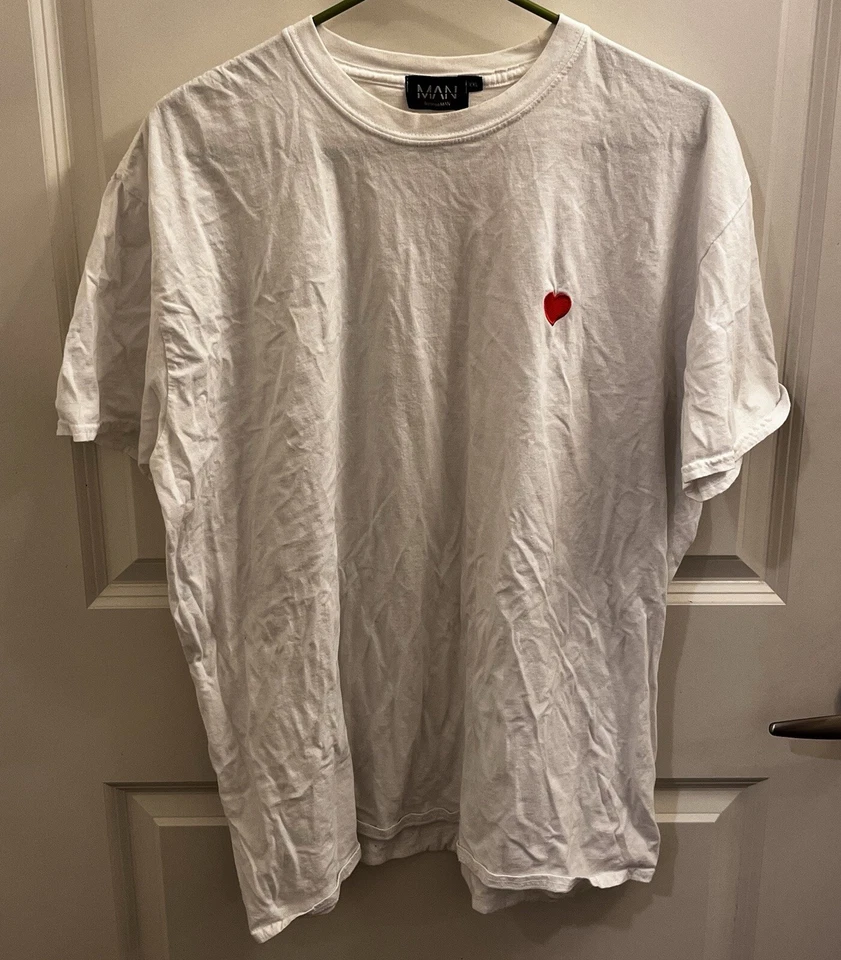 Camiseta Hombre Boohoo Blanca CAMISETA BORDADA CORAZÓN Talla XXL Foto 2 de 4