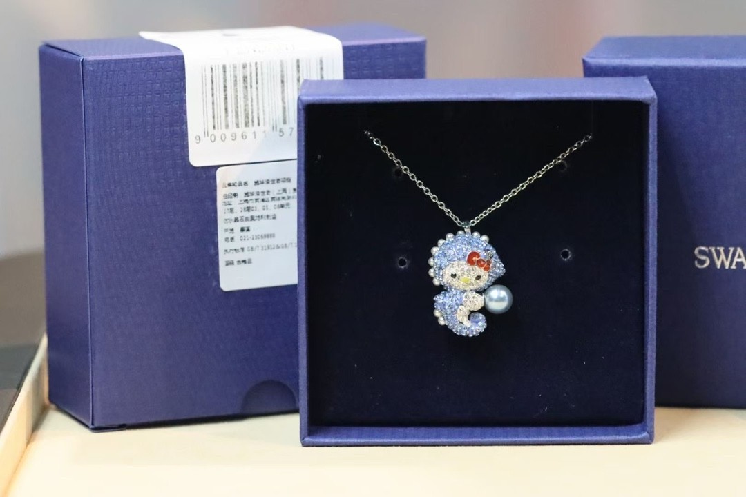 Swarovski Hello Kitty Seahorse Pendant Necklace Blue Crystal Pearl
