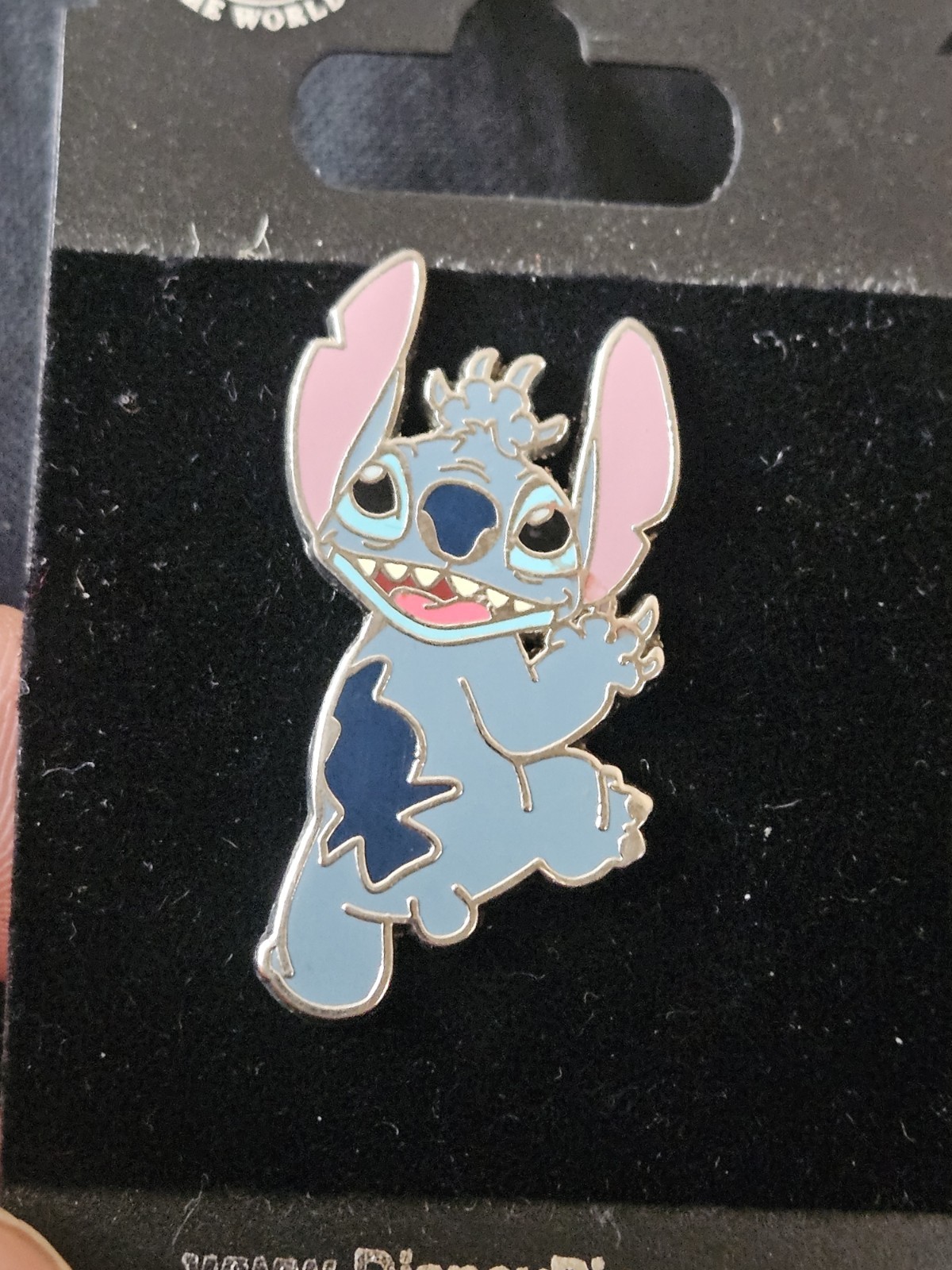 Excellent Condition Disney Stitch Climbing Pin 40094