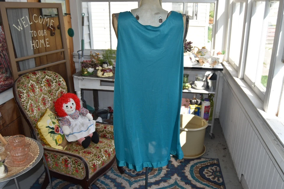 Vintage Años 70 Vanity Fair Cerúleo Noche Slip Bordado Floral Satinado Talla Grande Foto 3 de 4