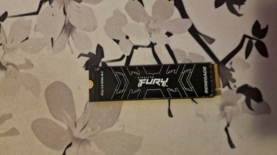 Kingston FURY Renegade 2TB PCIe 4.0 NVMe M.2 SSD SFYRD/2000G Sehr guter Zustand