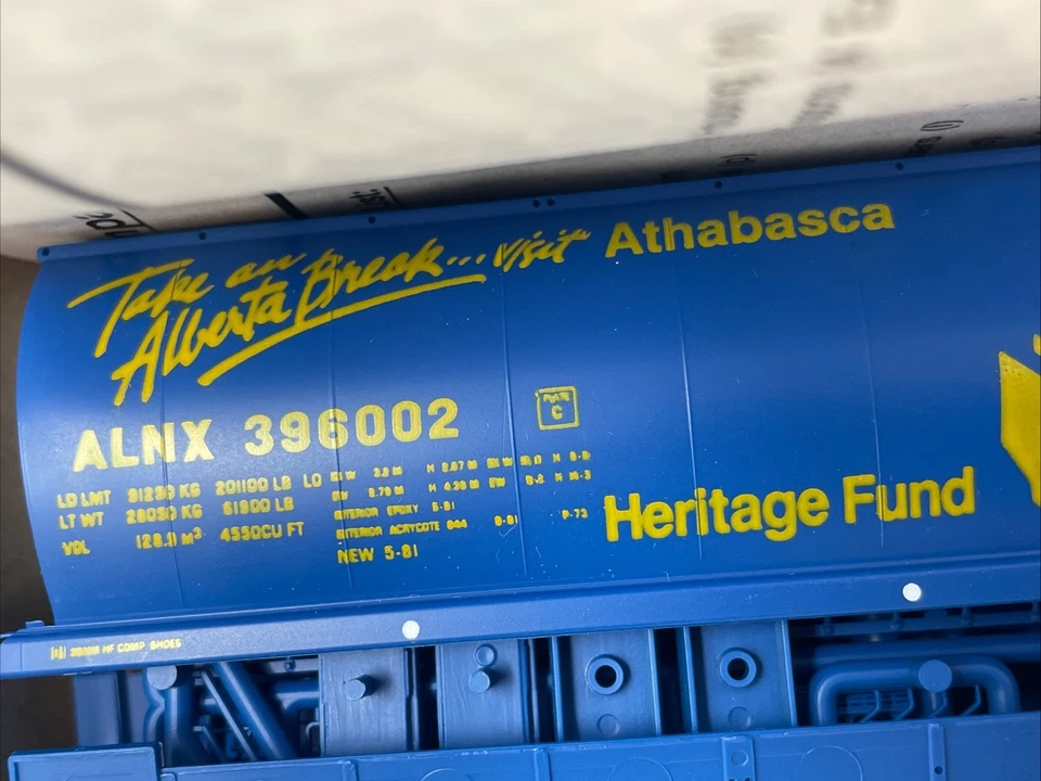 Intermountain Alberta Cylindrical Grain  Car #40117-15 Covered Hopper HO Scale - Image 3 of 4