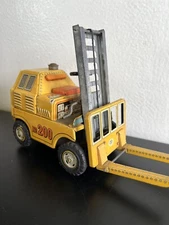 Vintage Modern Toys Japan RARE Yellow No 200 Tin Toy working Forklift