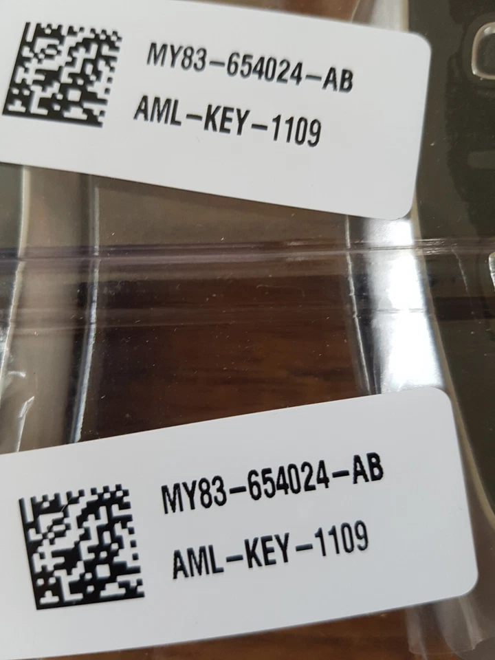 ASTON MARTIN DBX LLAVE INTELIGENTE MANDO A DISTANCIA MY83-654024-AB AML-KEY-1109 3 BOTONES ¡NUEVO! Foto 4 de 4