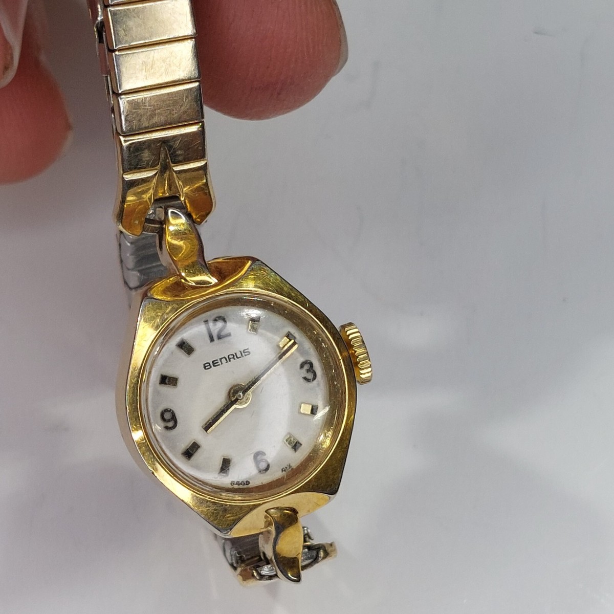 Vintage BENRUS Ladies Watch 17 Jewels Manual Wind RUNNING Gold Tone Speidel Band Vintage Benrus 17 Jewels Gold-Tone Cross/Hair Gold Dial  main image 3