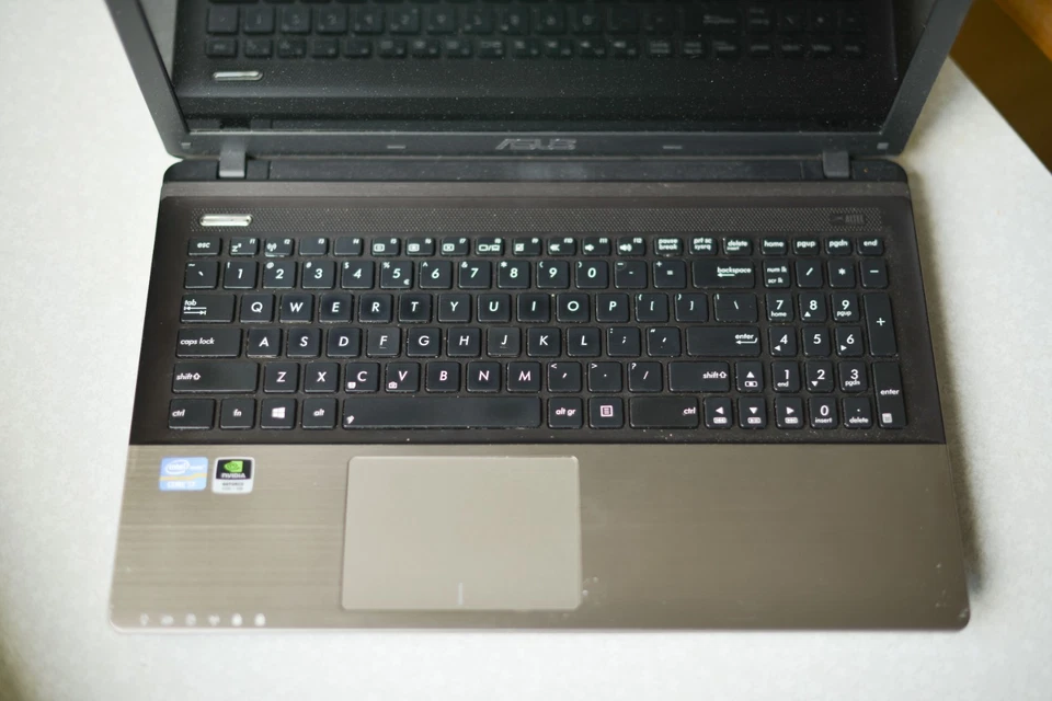 Asus R500VD-SX403H Laptop – Intel Core i7 / 12GB RAM / 250GB SSD – NVIDIAGeForce - Image 3 of 4