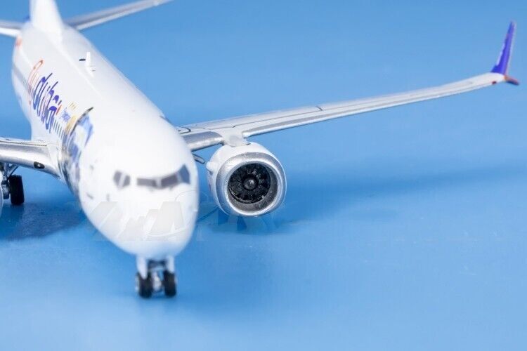 1:400 Phoenix Flydubai BOEING 737 MAX 8 Passenger Airplane Diecast