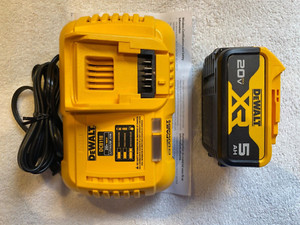 New Dewalt DCB118 20V Max Fast Charger & DCB205 20V MAX  5.0Ah Battery 20 Volt