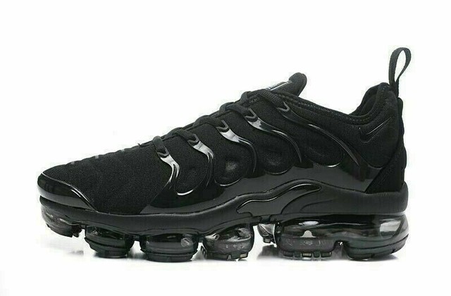 air vapormax plus triple black