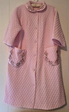Vintage 1970s ROBE Evelyn Pearson LOUNGE Quilted FLORAL EMBROIDERED Housecoat