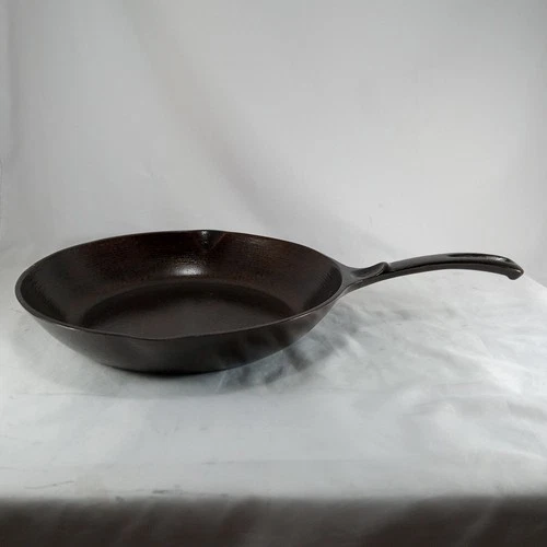WAGNER WARE Sidney O Chef Skillet 10 inches 1388 Cast Iron Thumb Print Handle