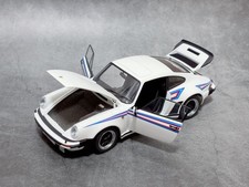 Autoart 1/18 Porsche 911 930 Turbo Model Car White Martini Stripe