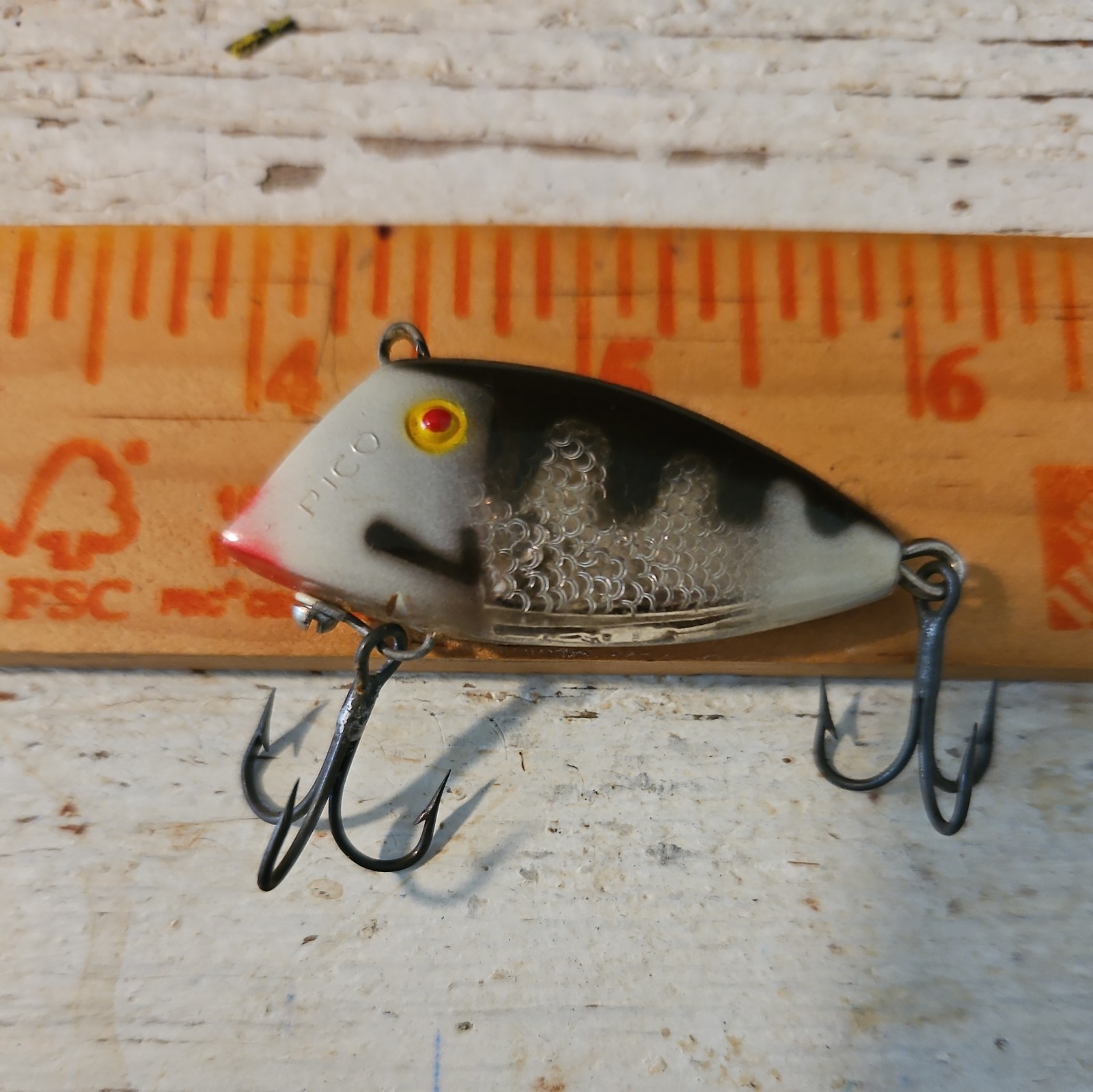 Vtg RARE TEXAS LURE, Padre Island Co. "PICO CHICO. White/Black Ribs/Gold Flash.