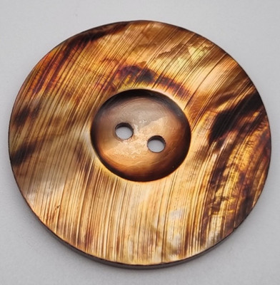 Brauner Perlmutt 2-Loch-Knopf 20-38 mm Ziseliert / Mother-of-Pearl Button E83