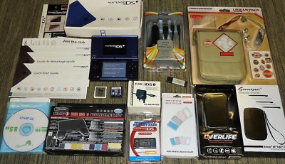 Nintendo DSi KONSOLENPAKET blaue SPIELE! Hülle Netz Auto USB Ladegerät Stylus Lot