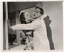 Lilia Prado y Arturo de Córdoba, Escena de la Película A Media Luz los Tres