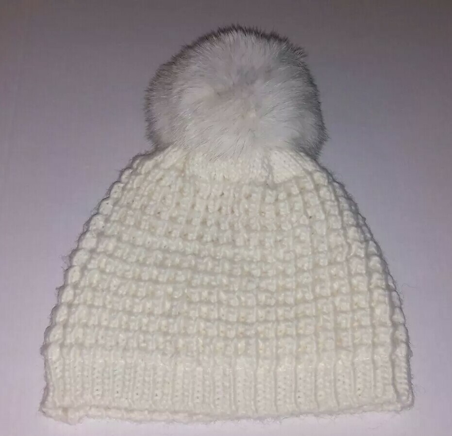 KYI KYI Faux Fur‎ Pompom Classic Wool Beanie Hat, Ivory, One Size, NWT NWOT Kyi Kyi Classic Faux Fox Fur Pom Pom Waffle Knit Beanie  main image 3