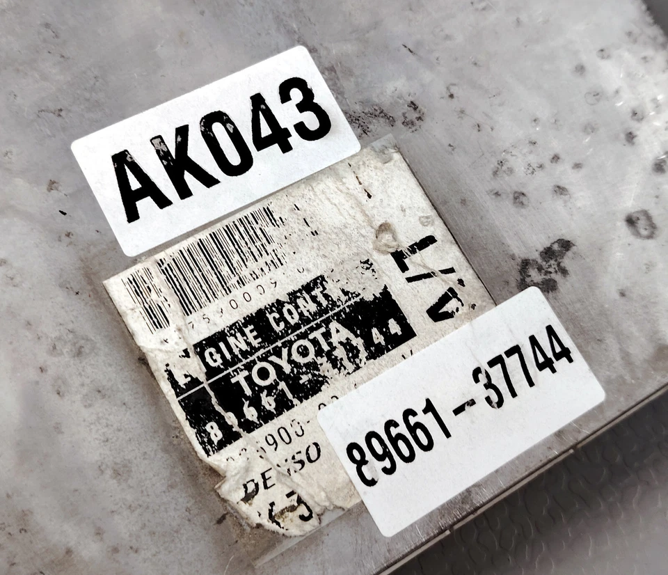 HINO DUTRO XZU424 N04C-TK 3T A/T Engine Control MODULE UNIT ECD ECU 89661 37744 - Image 3 of 4