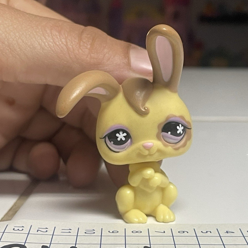 Hasbro Littlest Pet Shop LPS Bunny Rabbit #8875