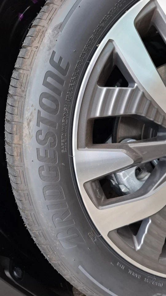 1 Satz = 4 Stk. Reifen  Bridgestone Turanza  235/50 R19 99V  M+S (neuwertig) - Bild 2 von 4