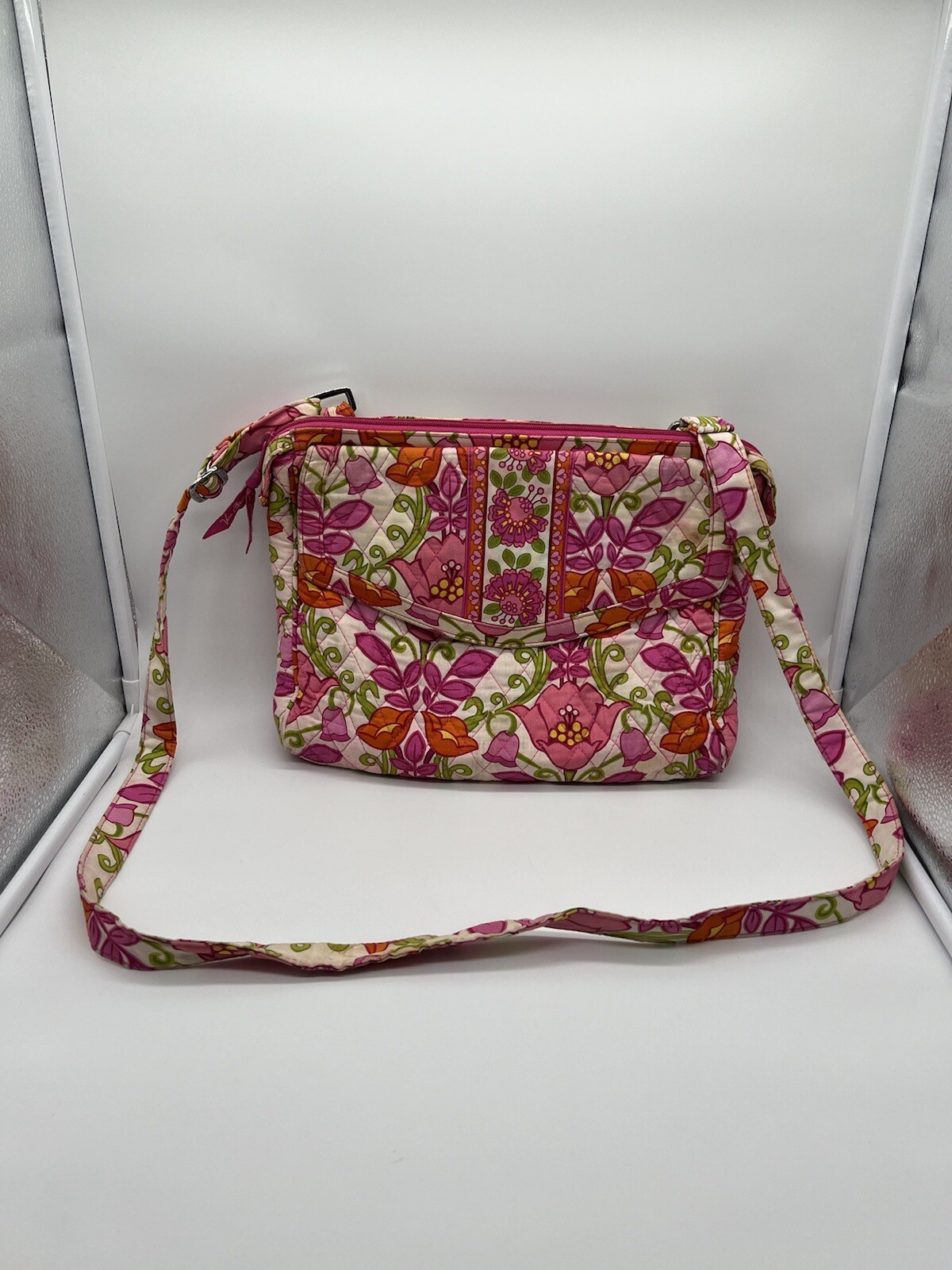 Vera Bradley Lilli Bell Tablet Crossbody Hipster Handbag in Stylish Design