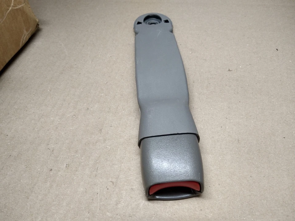 Chevrolet Suburban 2000 cinturón de seguridad del pasajero delantero hebilla código de color 922, gris Foto 2 de 4