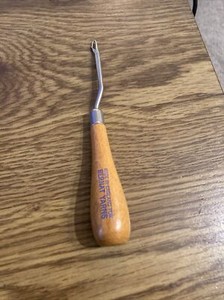 Vintage Latch Hook made for Bernat yarns, England