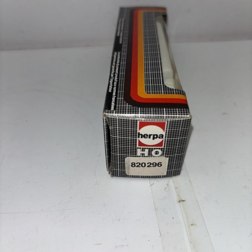 Herpa 1:87 HO Scale Esso Fuel Truck 820296 - Picture 2 of 5