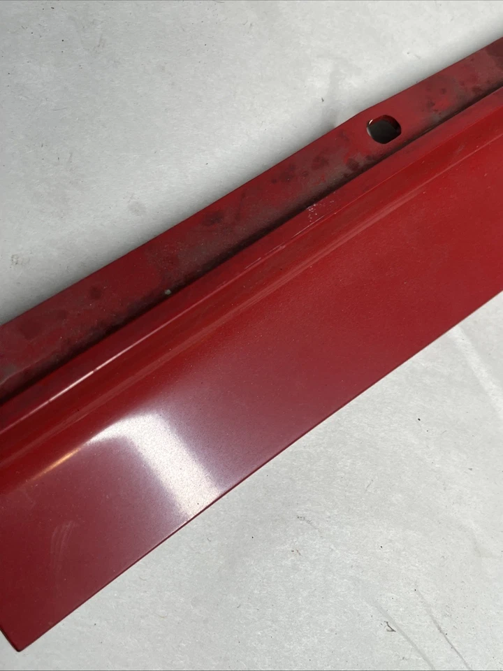 1975 -76 Cadillac Eldorado placa de enchimento de borracha farol inferior LH 1605850 - Imagem 3 de 4