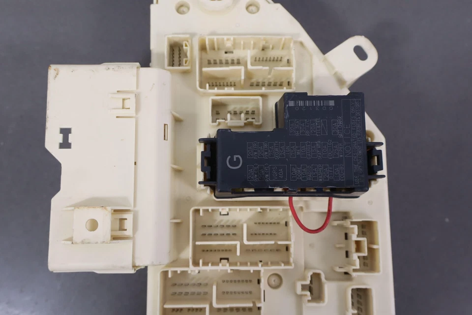 2006 Toyota Land Cruiser кабины предохранитель реле распределительная коробка - Изображение 4 из 4