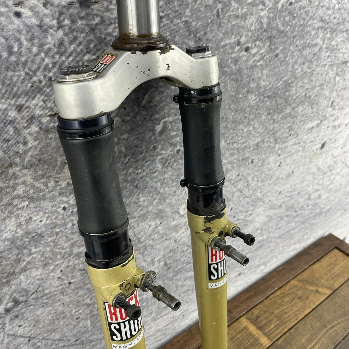Vintage RockShox Mag 21 Suspension Fork 1 1/8