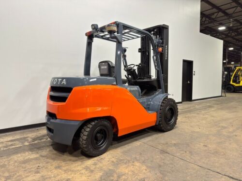 2018 TOYOTA 8FD45U 10,000LB 2 STAGE PNEUMATIC DIESEL FORKLIFT STK 15637 - Picture 3 of 16