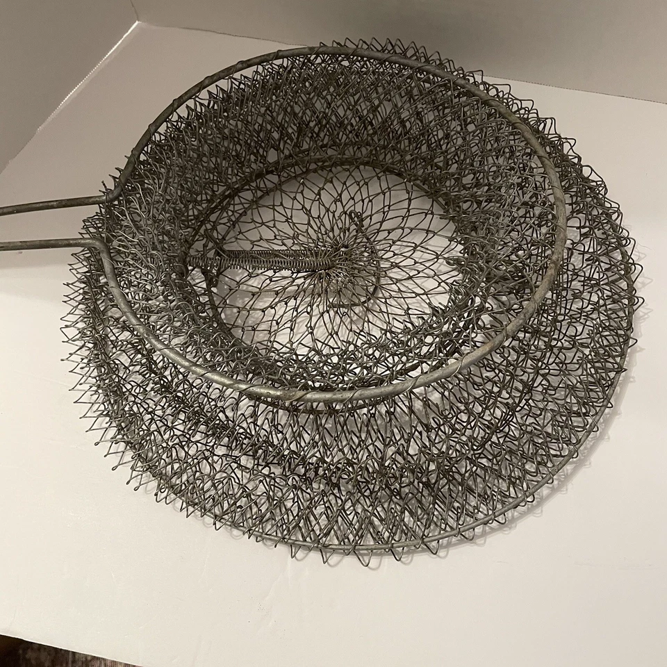 Antigua red de pesca/trampa tapa de resorte todavía funciona buen artículo estilo retro años 50/60 Foto 3 de 4