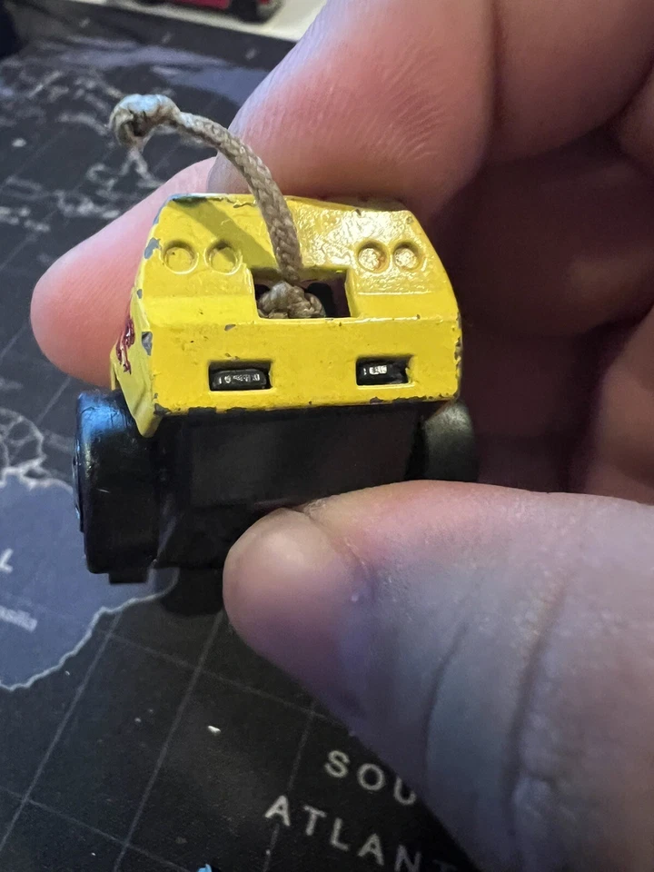 Juguete Retro De Colección Drag Racer Años 80 Carretera Campeones Divertido Coche Fuego Gato Amarillo *Funciona* Foto 3 de 4