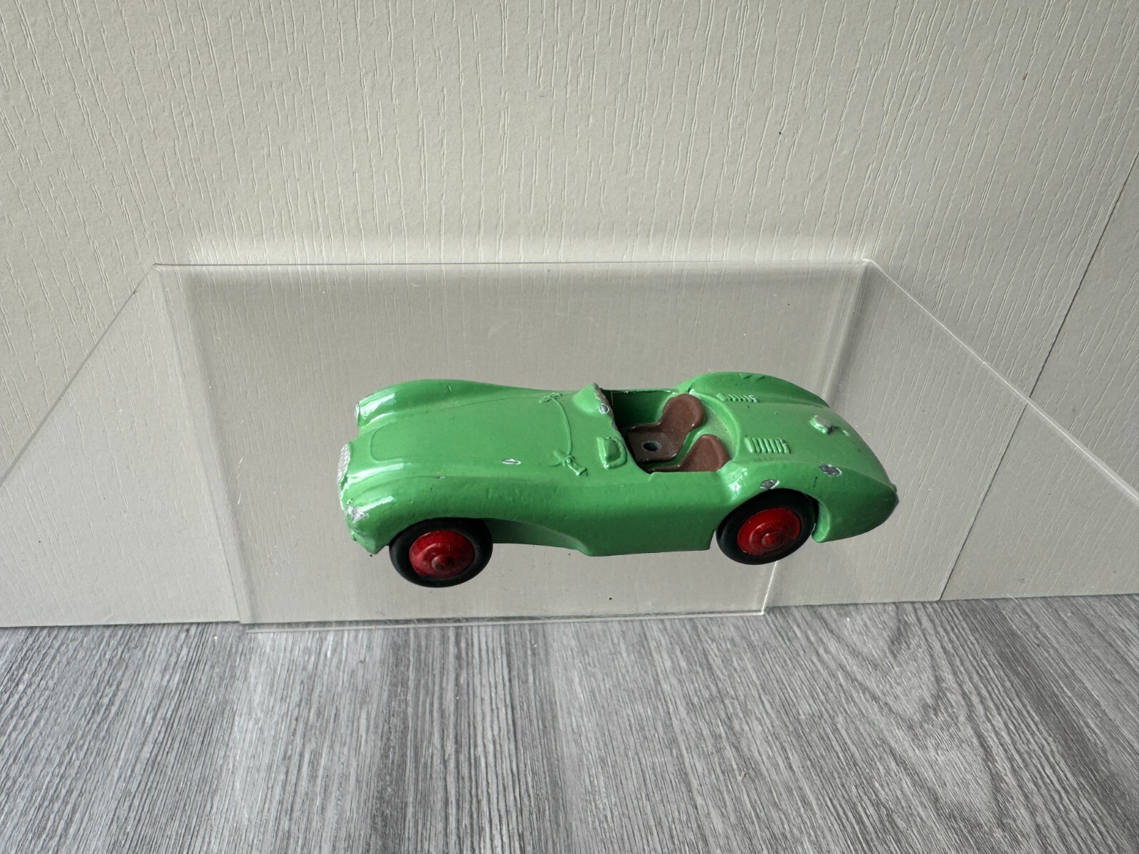 Dinky 110, Aston Martin DB5 - Free Price Guide & Review