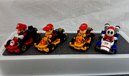 Hot Wheels Mario Kart Mario Donkey Kong Shy Guy 4 Stück Die Cast