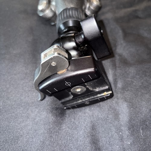 Gitzo Carbon Fiber Tripod G11581 & Monopod G1578L MK2 Adjustable - Picture 5 of 9